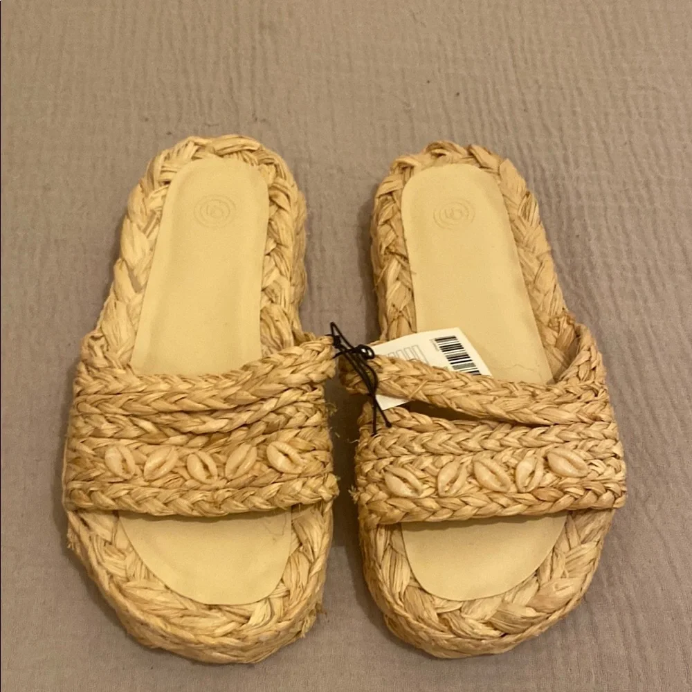 Urban Outfitters Natural Woven Slide Sandals. Size 8 . New